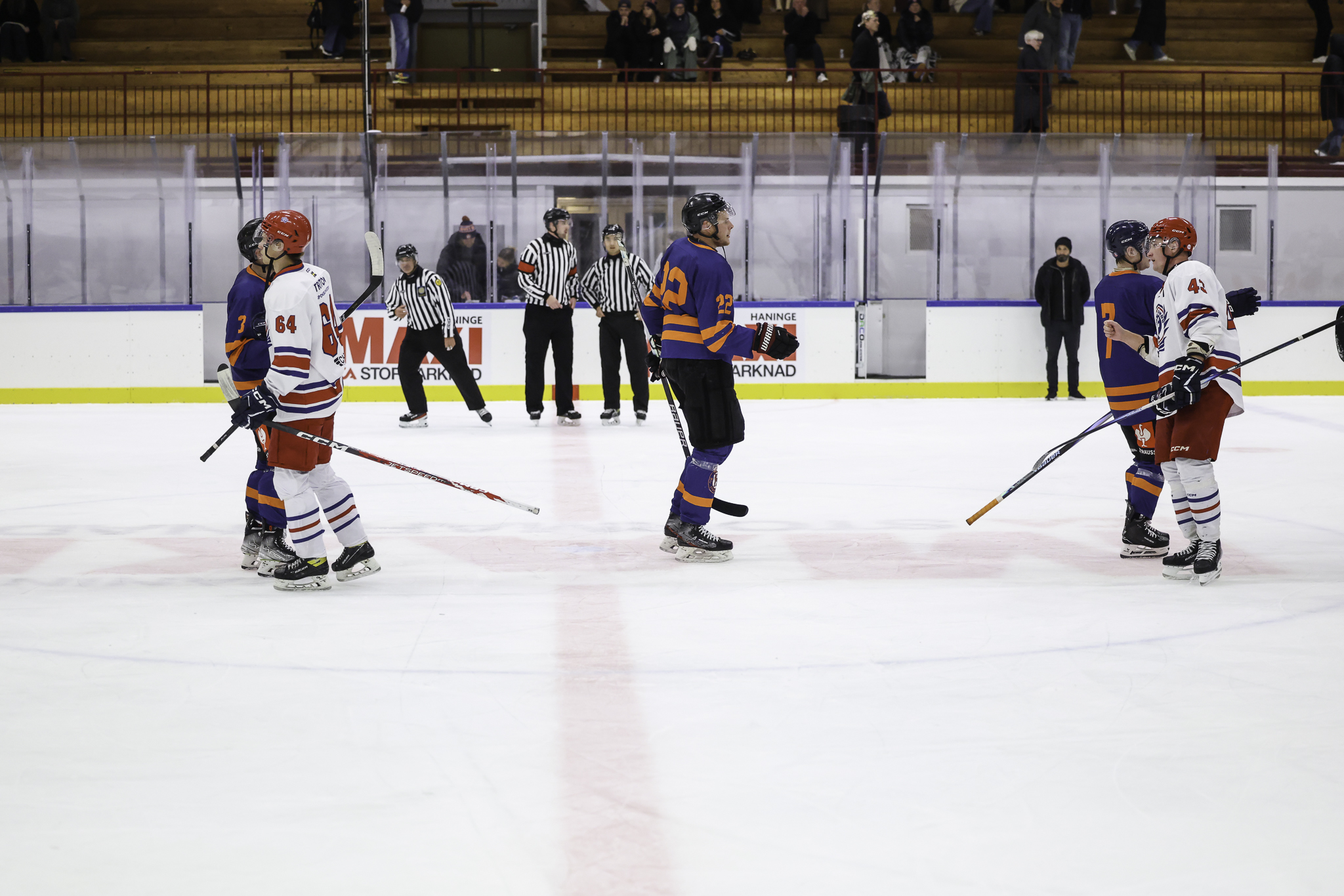 Hovet HC mot Trångsunds IF, seriepremiären 2 oktober 2026 — bild 34