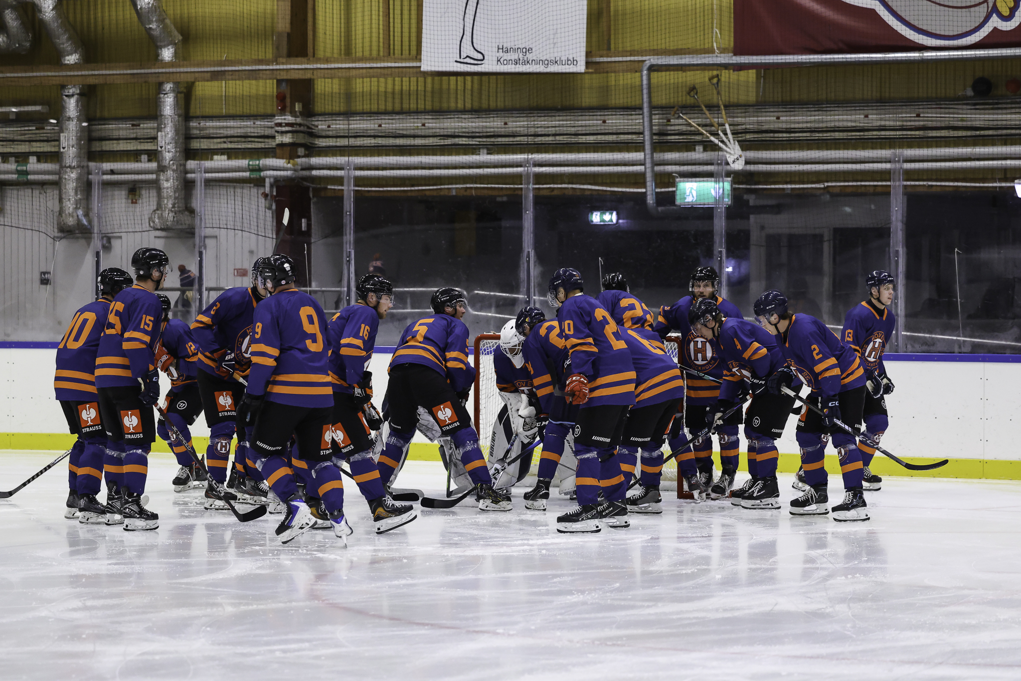 Hovet HC mot Trångsunds IF, seriepremiären 2 oktober 2026 — bild 1