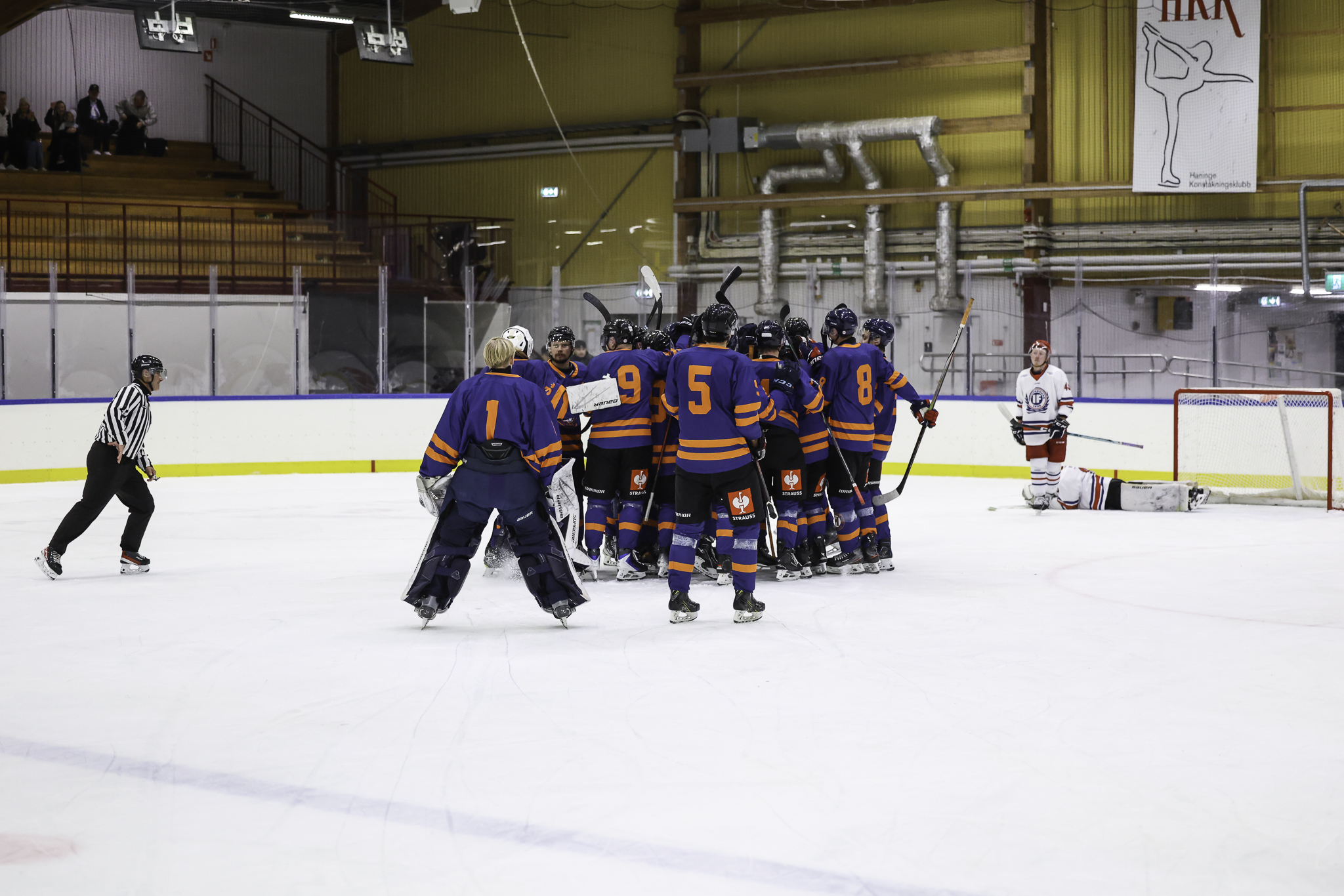 Hovet HC mot Trångsunds IF, seriepremiären 2 oktober 2026 — bild 33