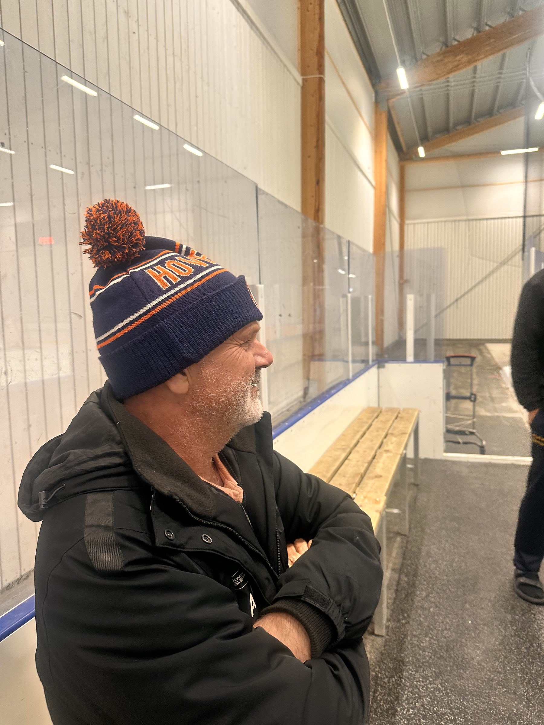 Hovet HC:s materialare i ett glatt samtal vid sargkanten